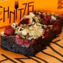 Brownie fara gluten cu mix de seminte si zmeura